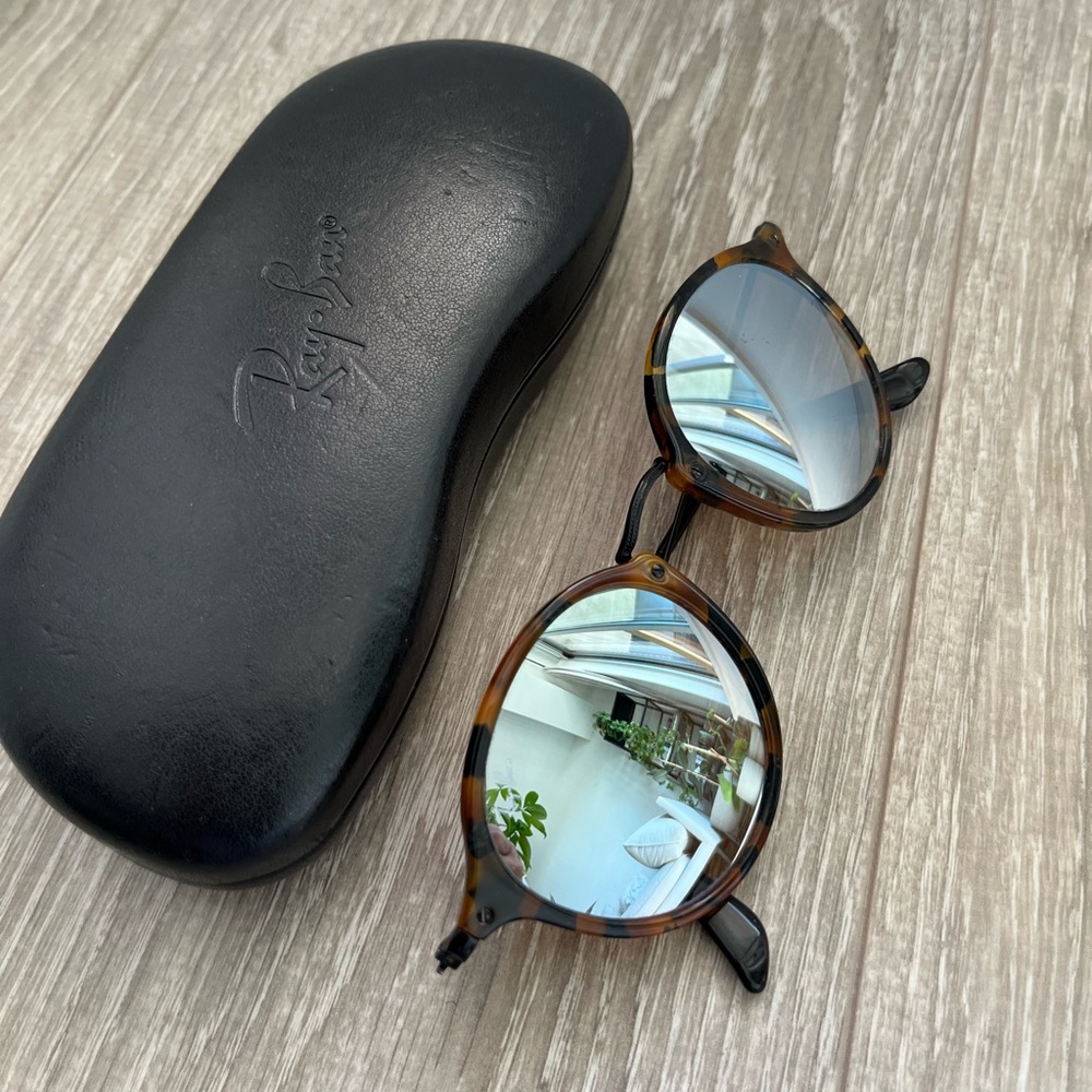 Ray-ban Sunglasses - Picture 3 of 3